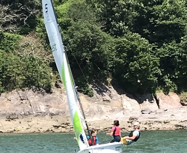 Dartmouth students learn to sail on Dart with RDYST