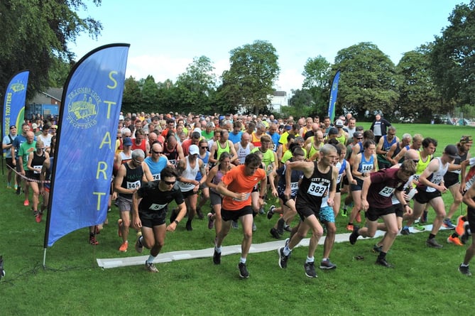 Setting off pn the Totnes 10k