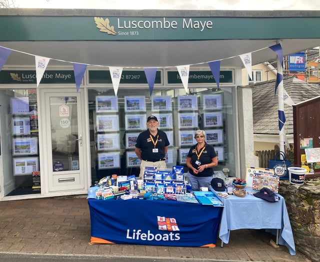 Estate agents supports fundraising for the RNLI 