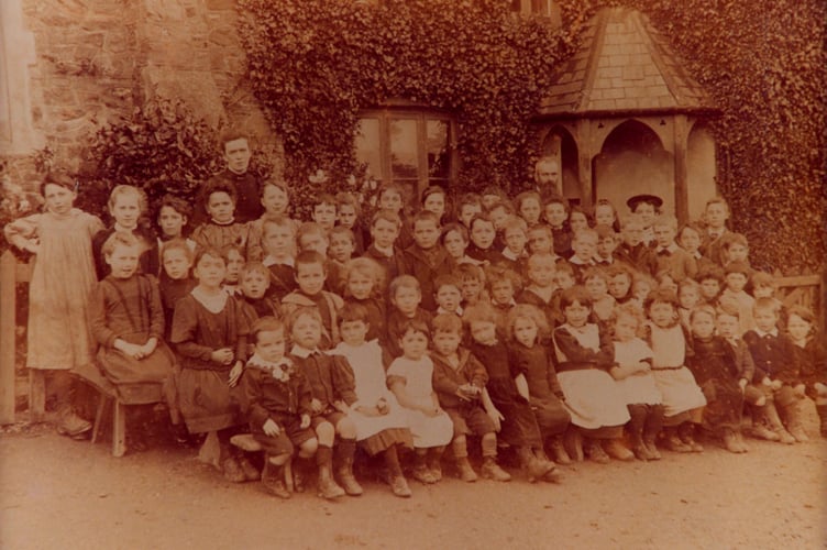 A group of Loddiswell Church School pupils and teachers around 1900